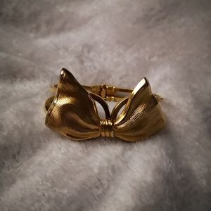 Gold tone bow bracelet
